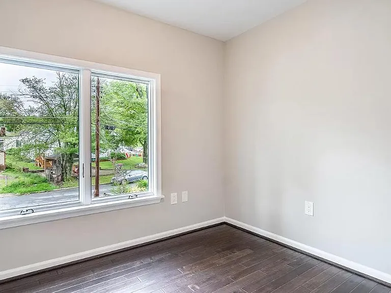 3111 Graydon St — Photo 11