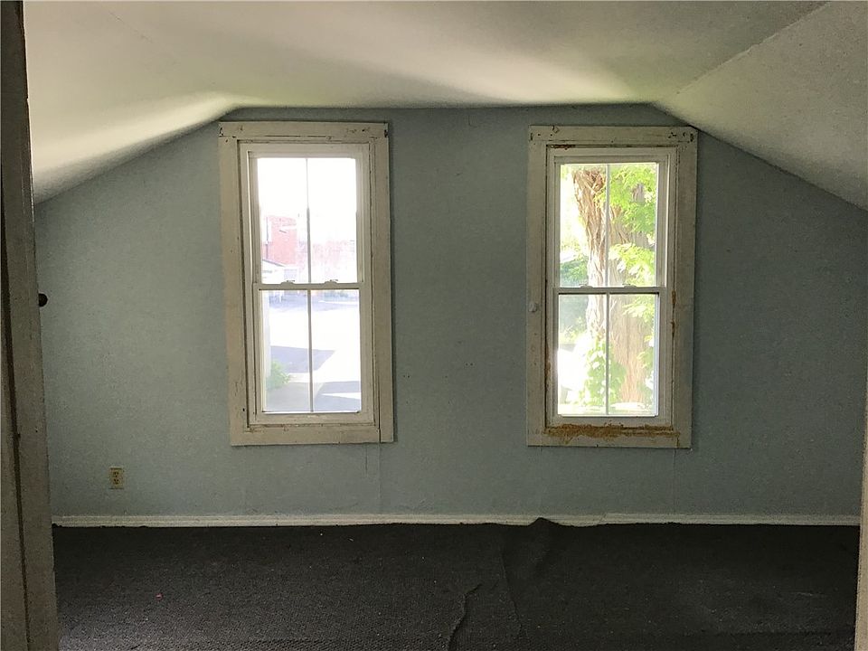 2nd image of 13 Lake St