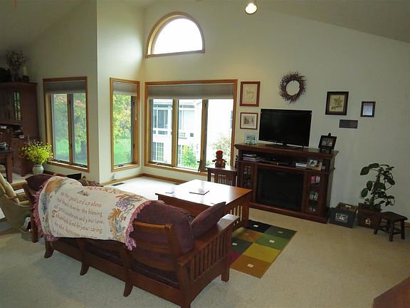 3rd image of 64920 Apple Ln