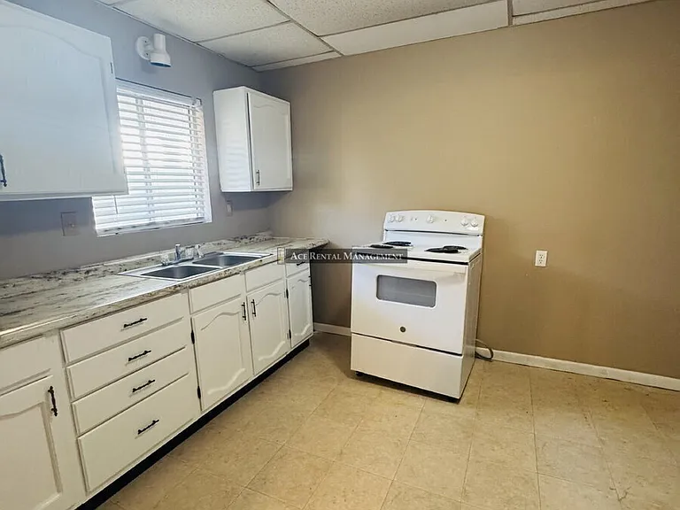 1122 Dallas St #2 — Photo 5