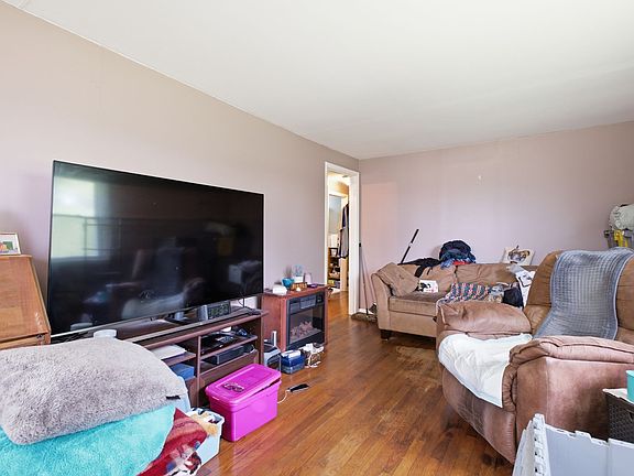 5th image of 216 Walton Ferry Rd