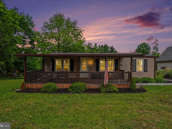 49 Pickett Rd, Dover, PA 17315