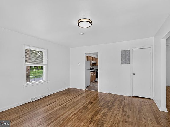 4th image of 429 Hammond St