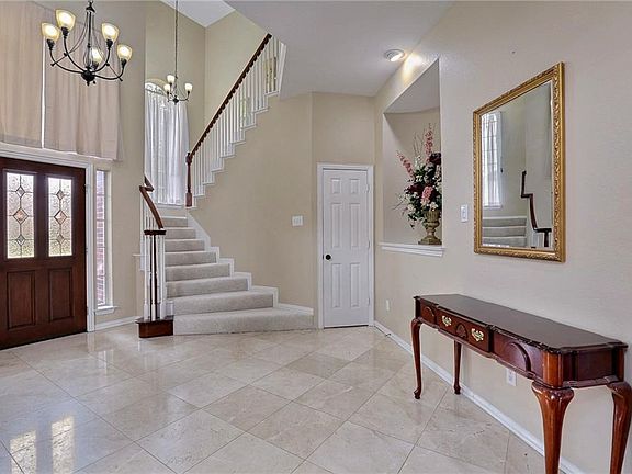 3rd image of 108 Heatherstone Dr