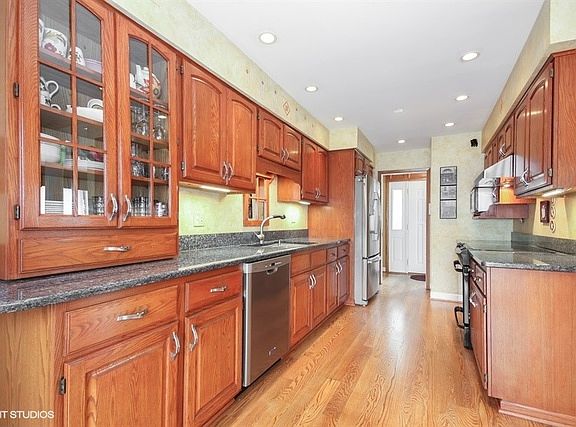 5th image of 10321 S Minnick Ave
