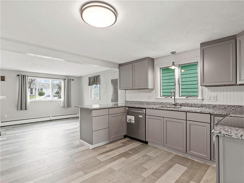 1st image of 14 Greenway Dr