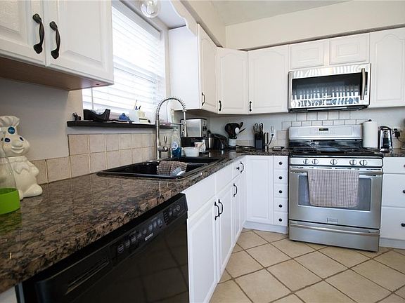 5th image of 4 Tanglewood Dr