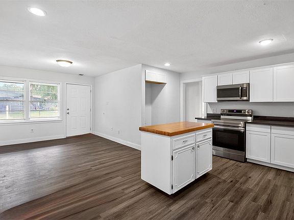 3rd image of 3411 Palm Ave