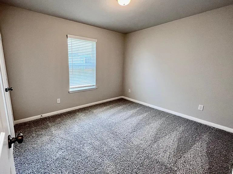 1753 Spence St — Photo 7