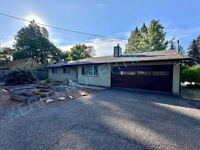 Charming 3-Bedroom Portland Home with 2 Full Baths and 1398 Sq Ft of Comfort! — Photo 1