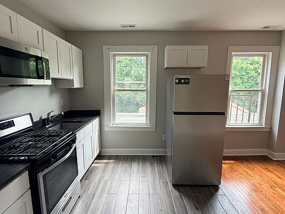3rd image of 37 William St APT 3