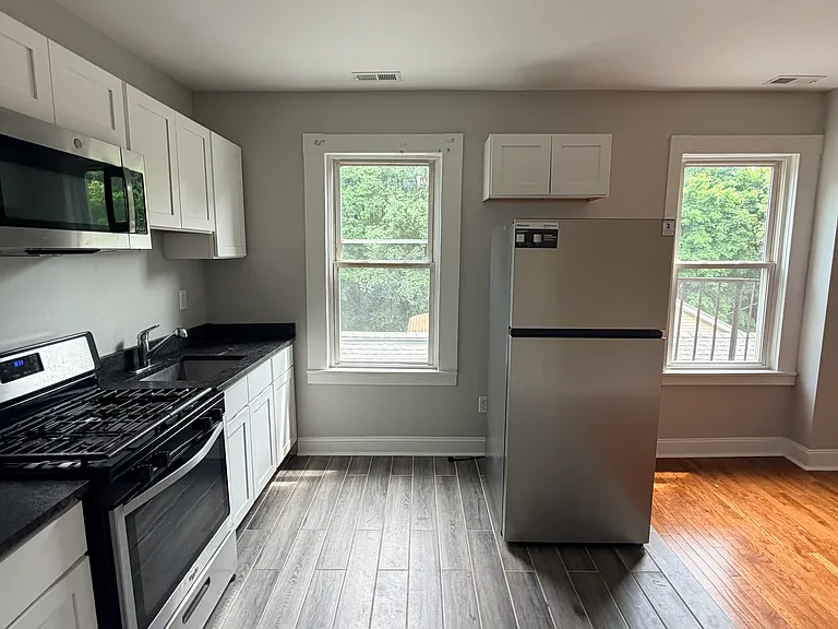 37 William St #3 — Photo 3