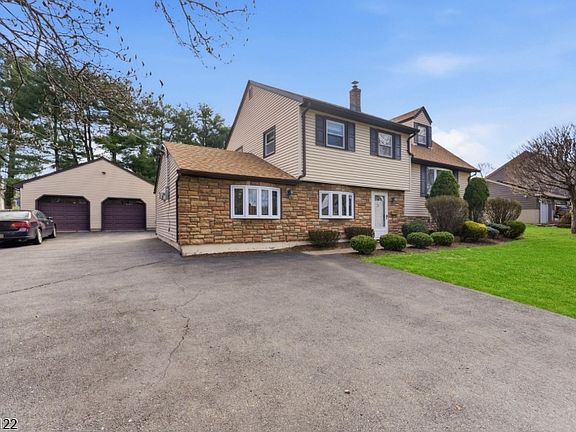 4th image of 37 Farmingdale Rd