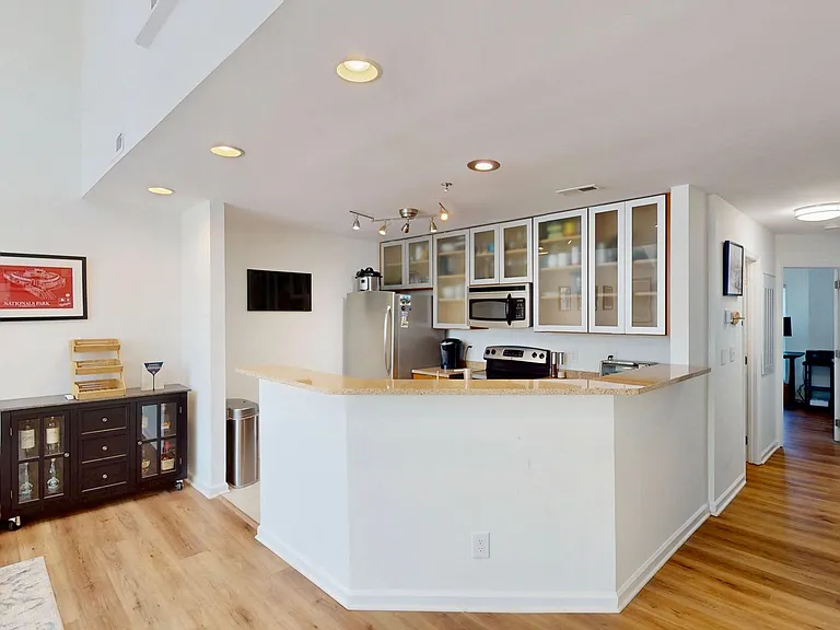 521 N Graham St #3E — Photo 9