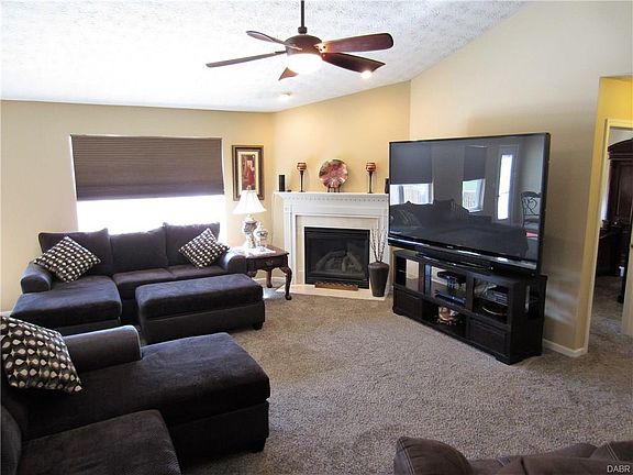 2nd image of 140 N Glen Oak Dr
