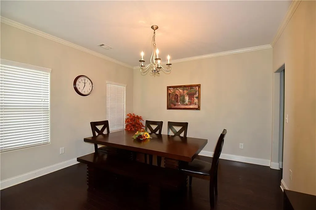 6 bed, 4.0 bath, 4791 sqft, $3,600 — Photo 3