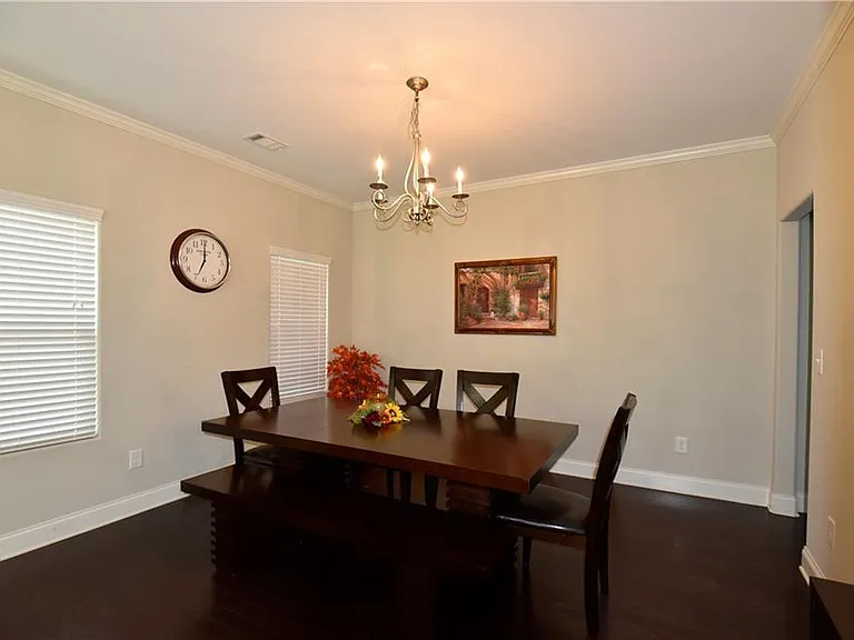 1805 Kingsbridge Ct — Photo 4
