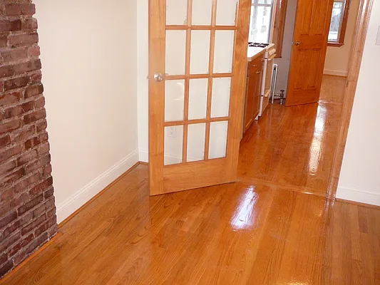 Rented by Kings Court Real Estate | media 18