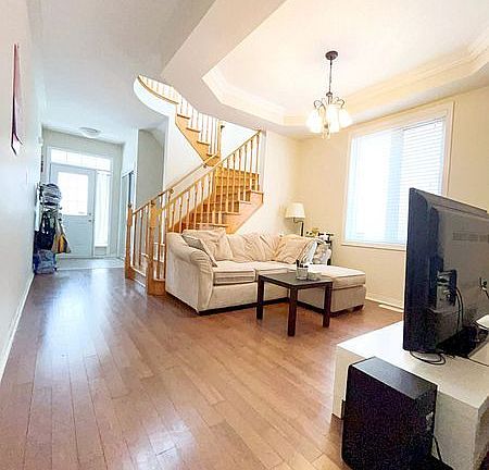 2nd image of 18 Magnotta Rd