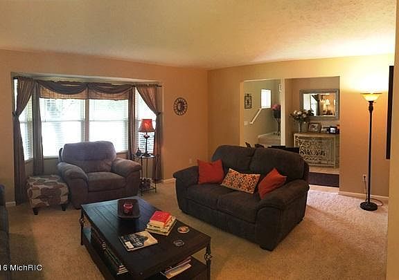 3rd image of 2230 Applegate Dr NW