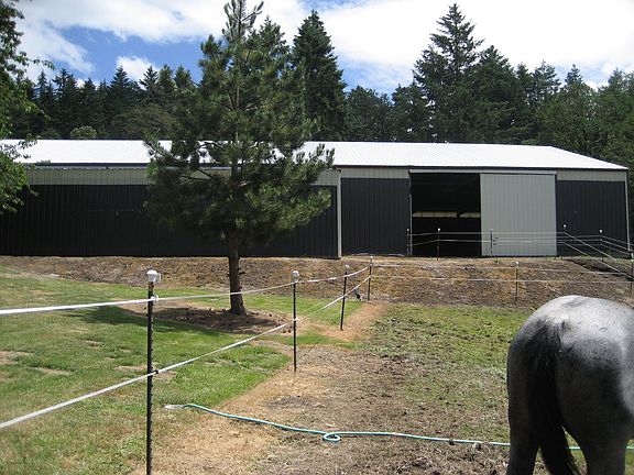 Arena Hay/Storage Lean to open to paddock