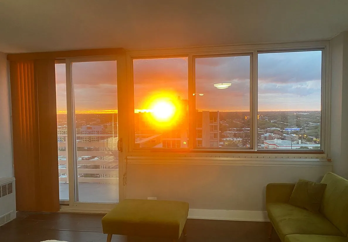 Ever Changing Dramatic Sunsets - 5601 N Sheridan Rd #21E