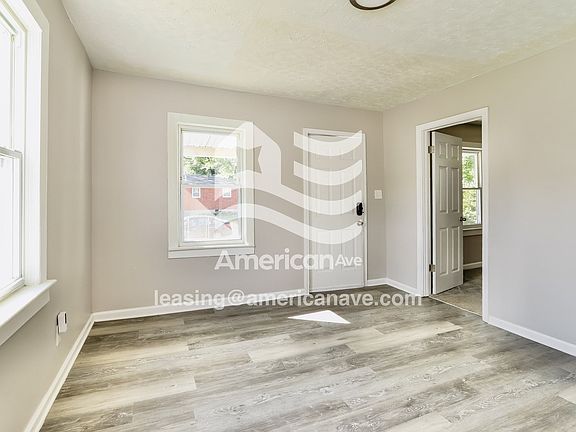 1056144_004_wm_-_living_room_13162939.jpg