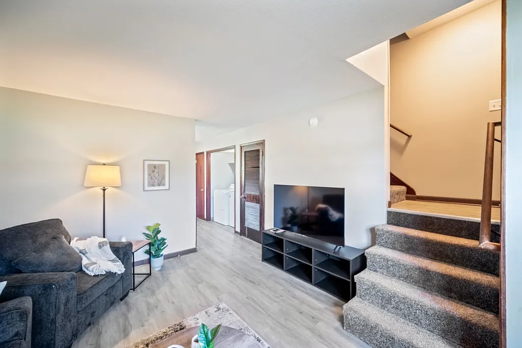 2 bed, 910 sqft, $1,595 — Photo 3