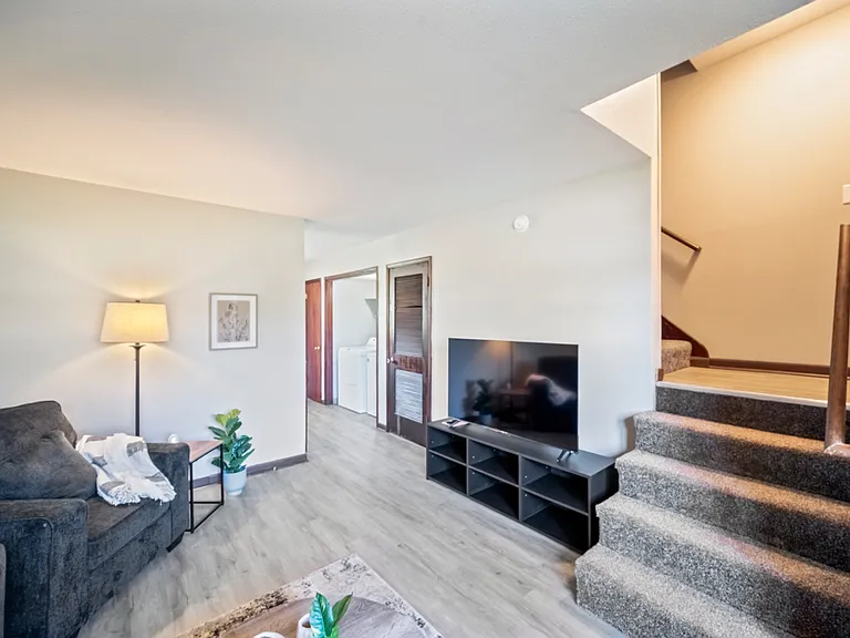 3500 Valdez Dr — Photo 3