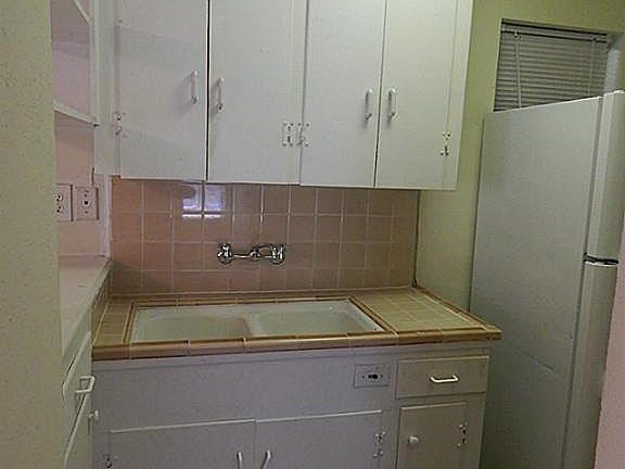 3rd image of 2406 Mimosa Dr APT 5