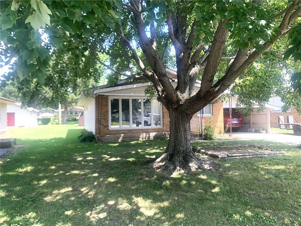 1st image of 804 E 7th St