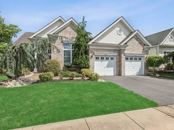 15 Beth Page Dr, Monroe Township, NJ 08831