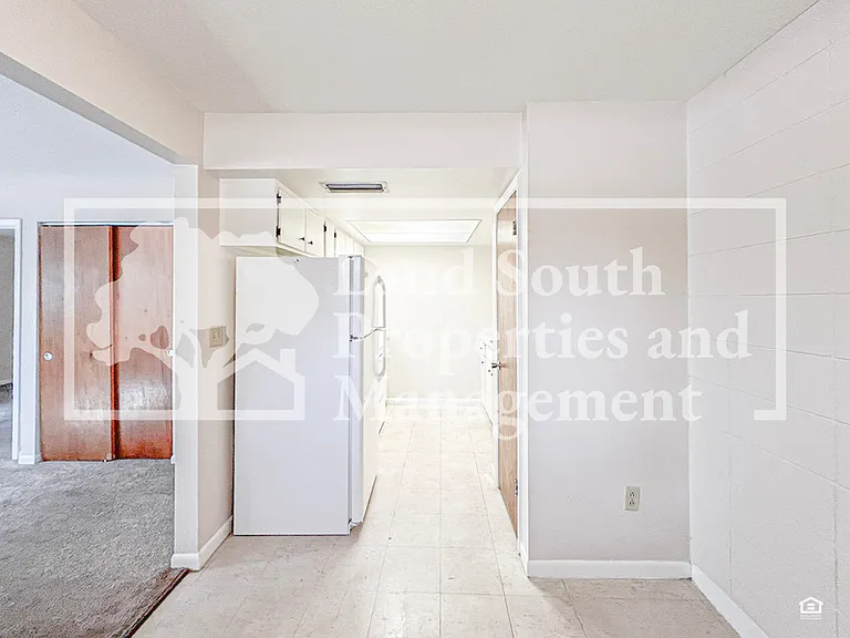 725 E Lime St #D — Photo 6
