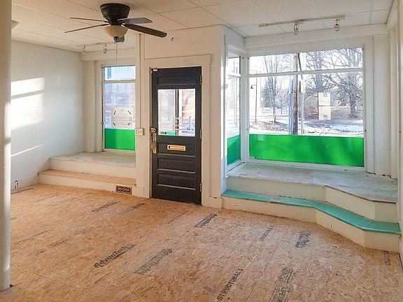 4th image of 446 Main St