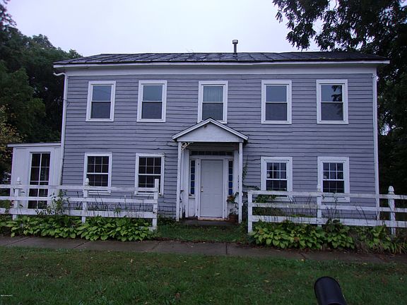 2nd image of 118 E Main St