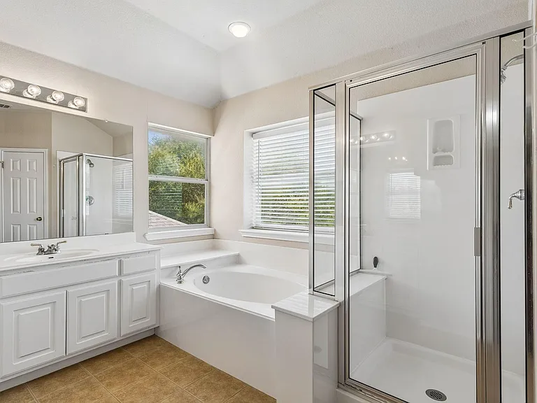 2404 Kristen Ln — Photo 29