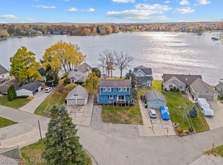 3361 Highland Blvd, Highland, MI 48356