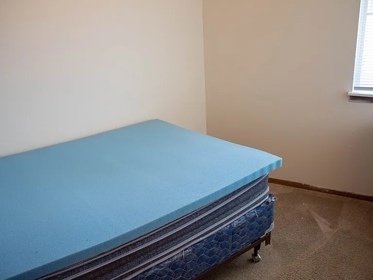 907 W Oregon St — Photo 46