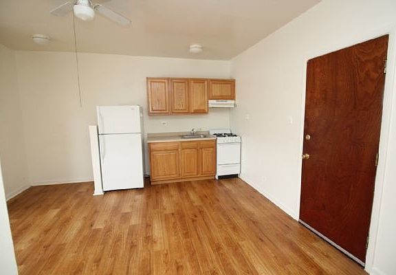 2nd image of 4748 N Maplewood Ave #3