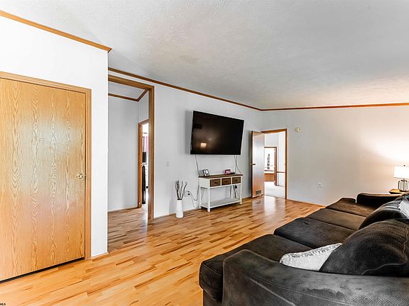 4th image of 169 Shady Brook Ests