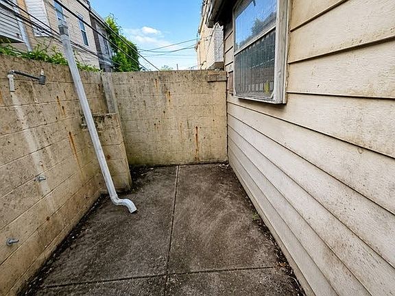 2nd image of 2517 Gratz St
