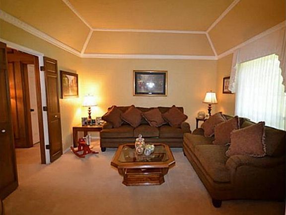 3rd image of 7103 Lake Louise Dr