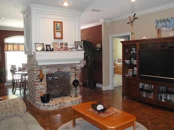 4th image of 731 Woodrun Dr