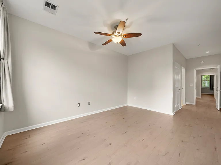 1100 Adams St #412 — Photo 10