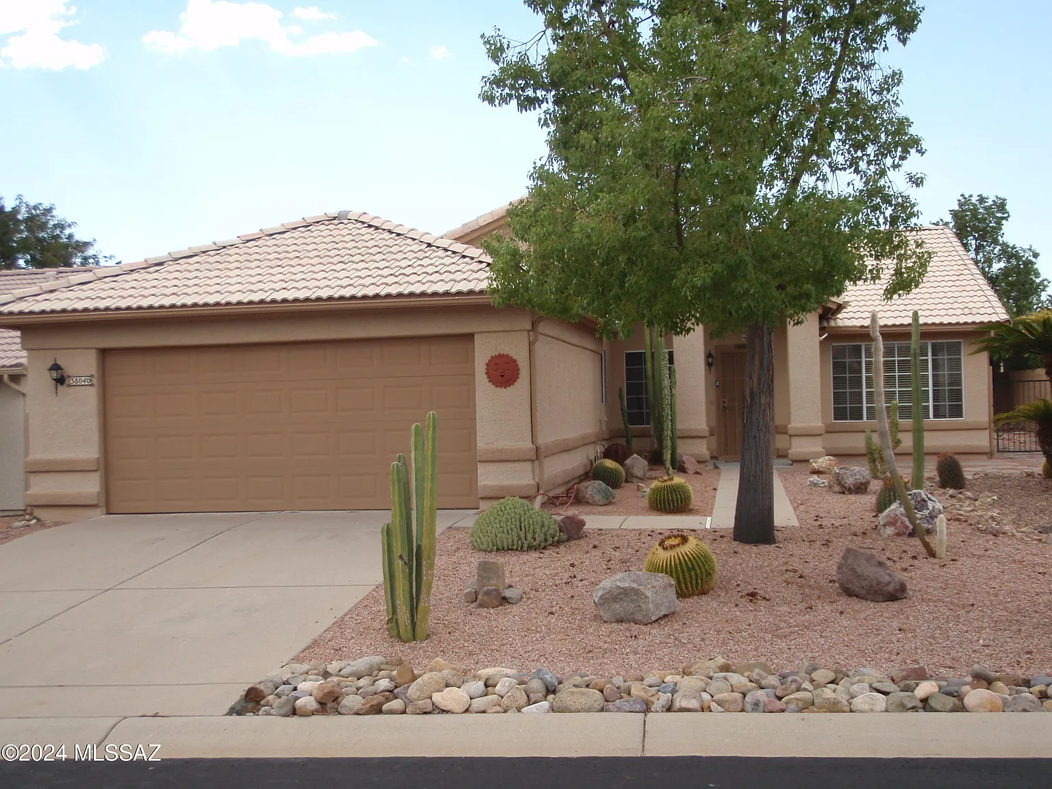2 bed, 1.5 bath, 1810 sqft, $2,400 — Photo 2