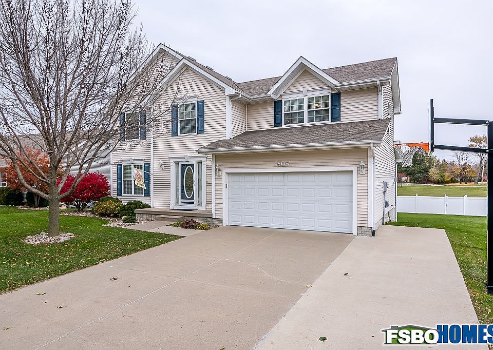 1st image of 605 SE Lowell Dr