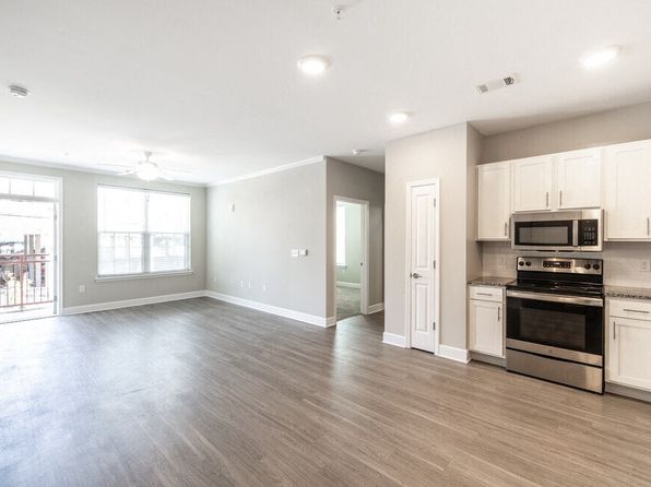 360 Hilliard Ave #207