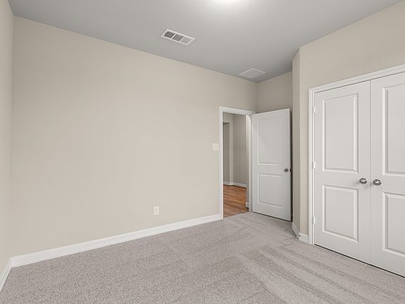 2909 Cliff Ridge Lane Interior Image 4