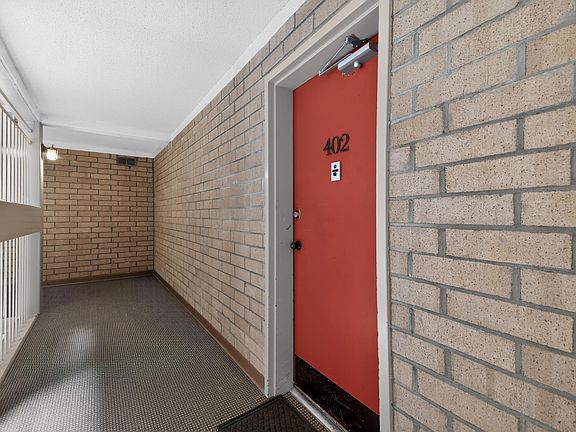 3rd image of 619 King St APT 402