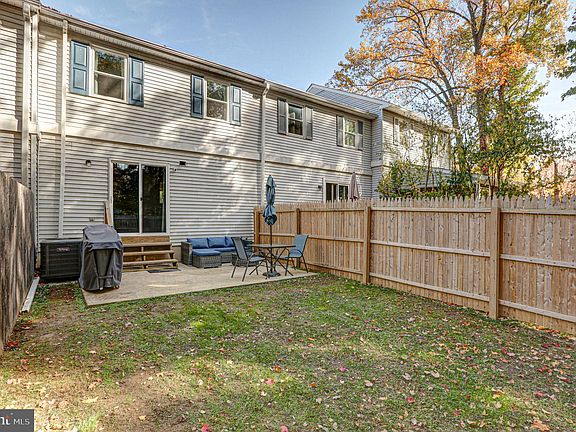 3rd image of 21 Carolina Ct